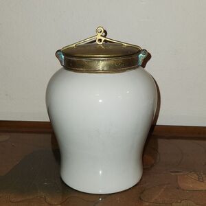 Tozai White Crackle Porcelain Jar With Bronze Lid